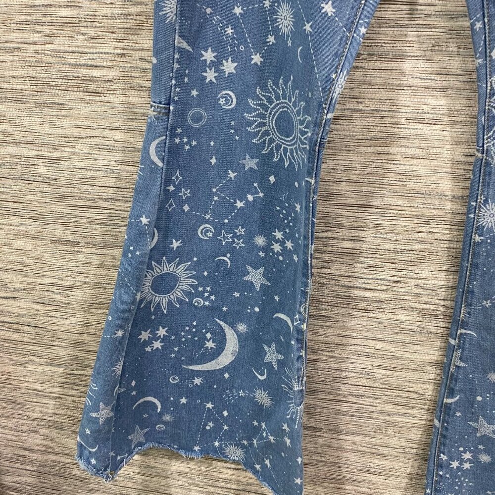 đ⨠Rue 21Cosmic Dreamer BOHO Juniors XL Bell Bottom Jeans Star Moon & Sun Print - Picture 7 of 10